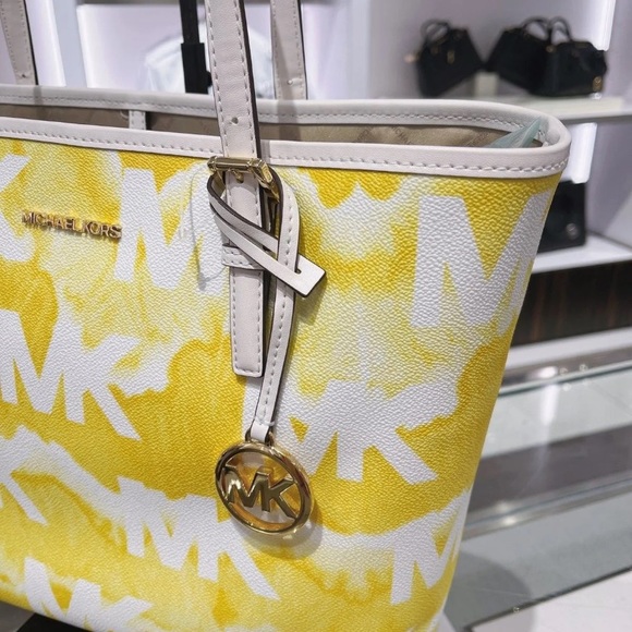 🌼SALE 🔥NWT MICHAEL KORS 🌼🌼 - Picture 4 of 10